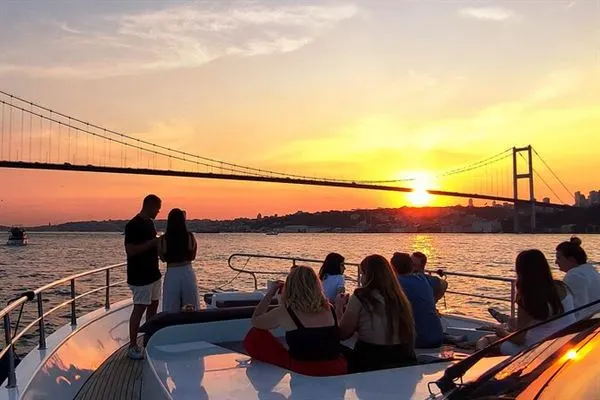 Sunset Bosphorus Cruise بواسطة سفينة خاصة