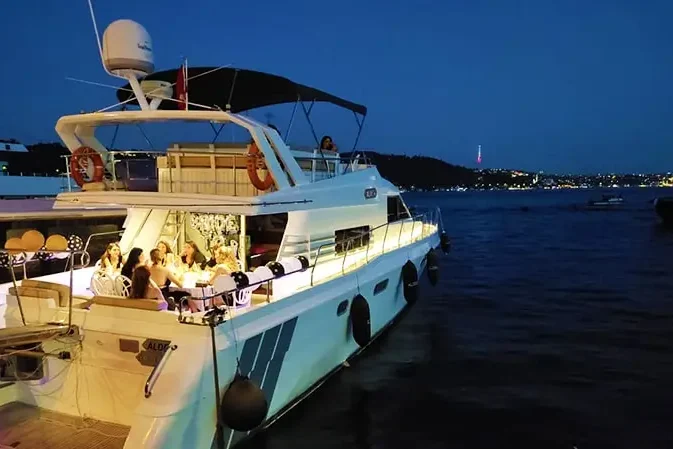 bosphorus-cruise-with-dinner-istanbul-yacht